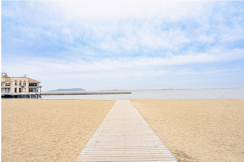 デジオン本社の前に広がる海浜